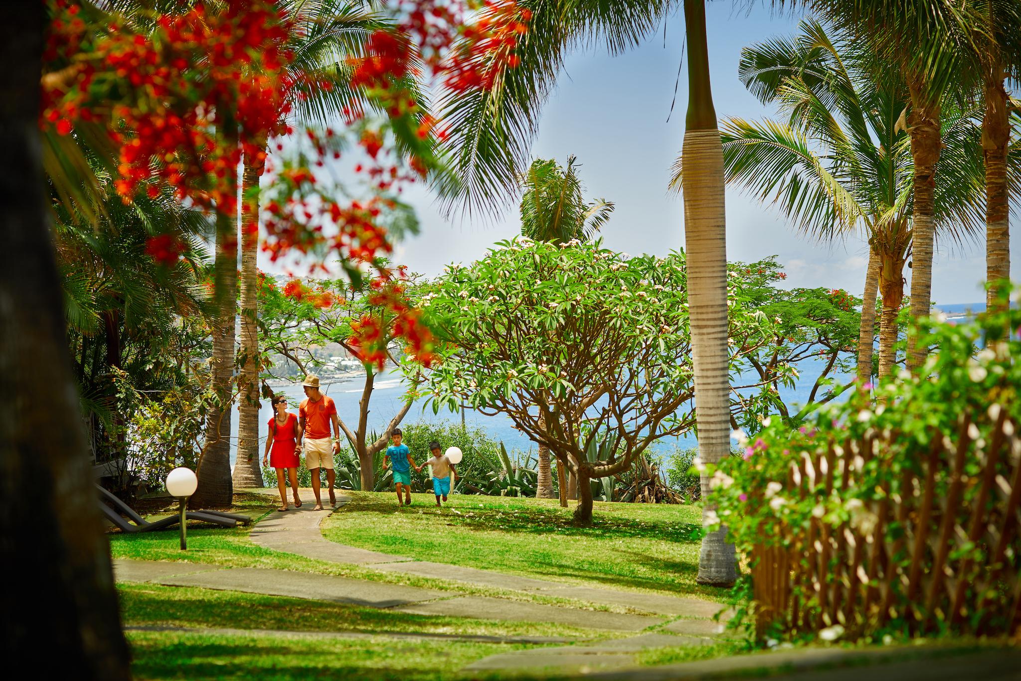 Iloha Seaview Hotel แซ็งต์-เลอ ภายนอก รูปภาพ