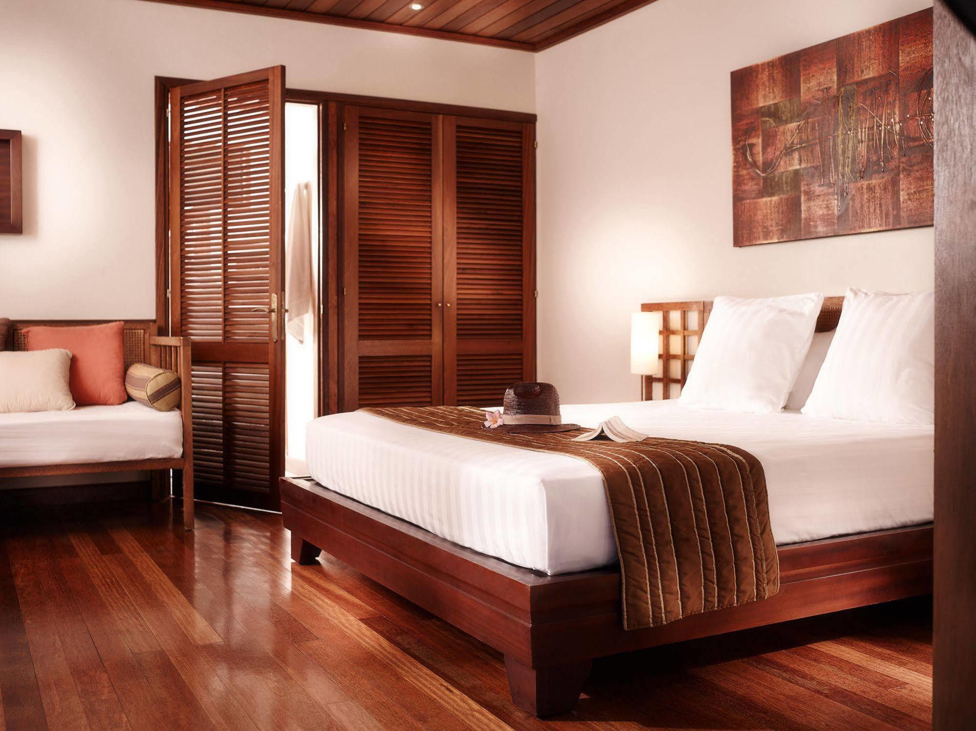 Iloha Seaview Hotel แซ็งต์-เลอ ภายนอก รูปภาพ